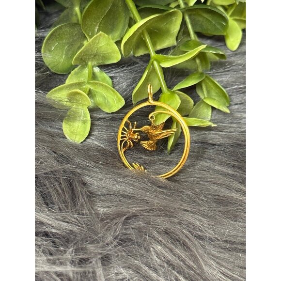 Adorable 10K Gold Hummingbird Pendant - Picture 5 of 7